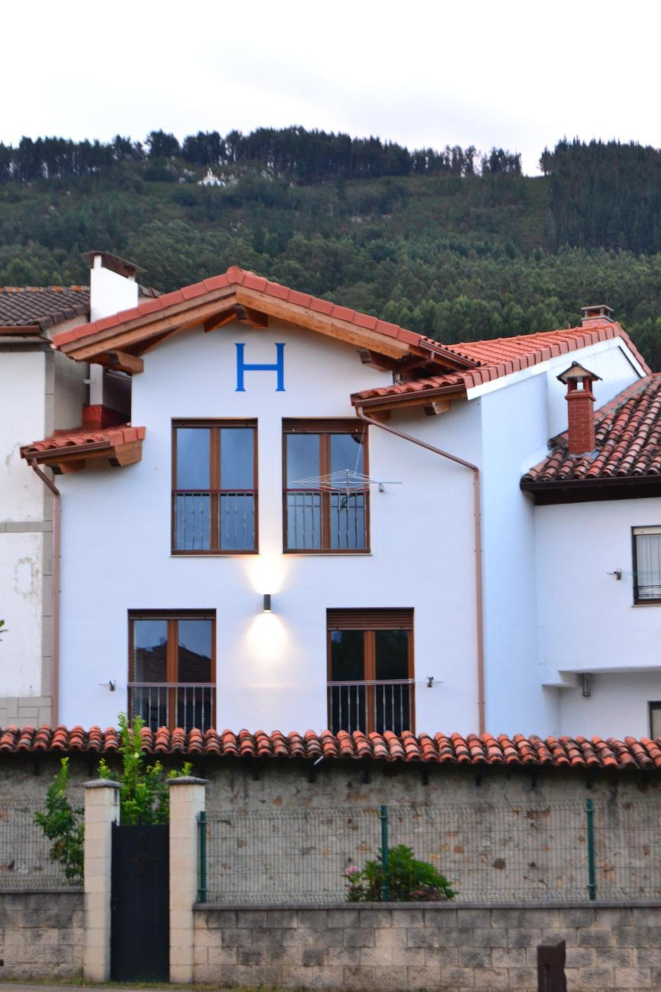 Villa De Salas Alojamientos Buitenkant foto