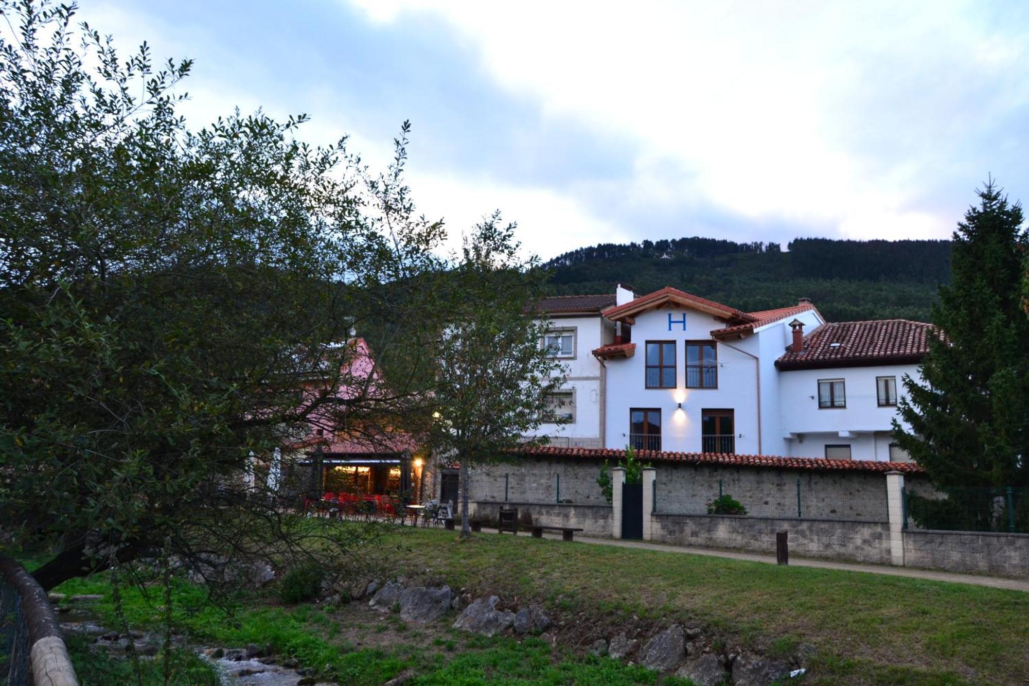 Villa De Salas Alojamientos Buitenkant foto