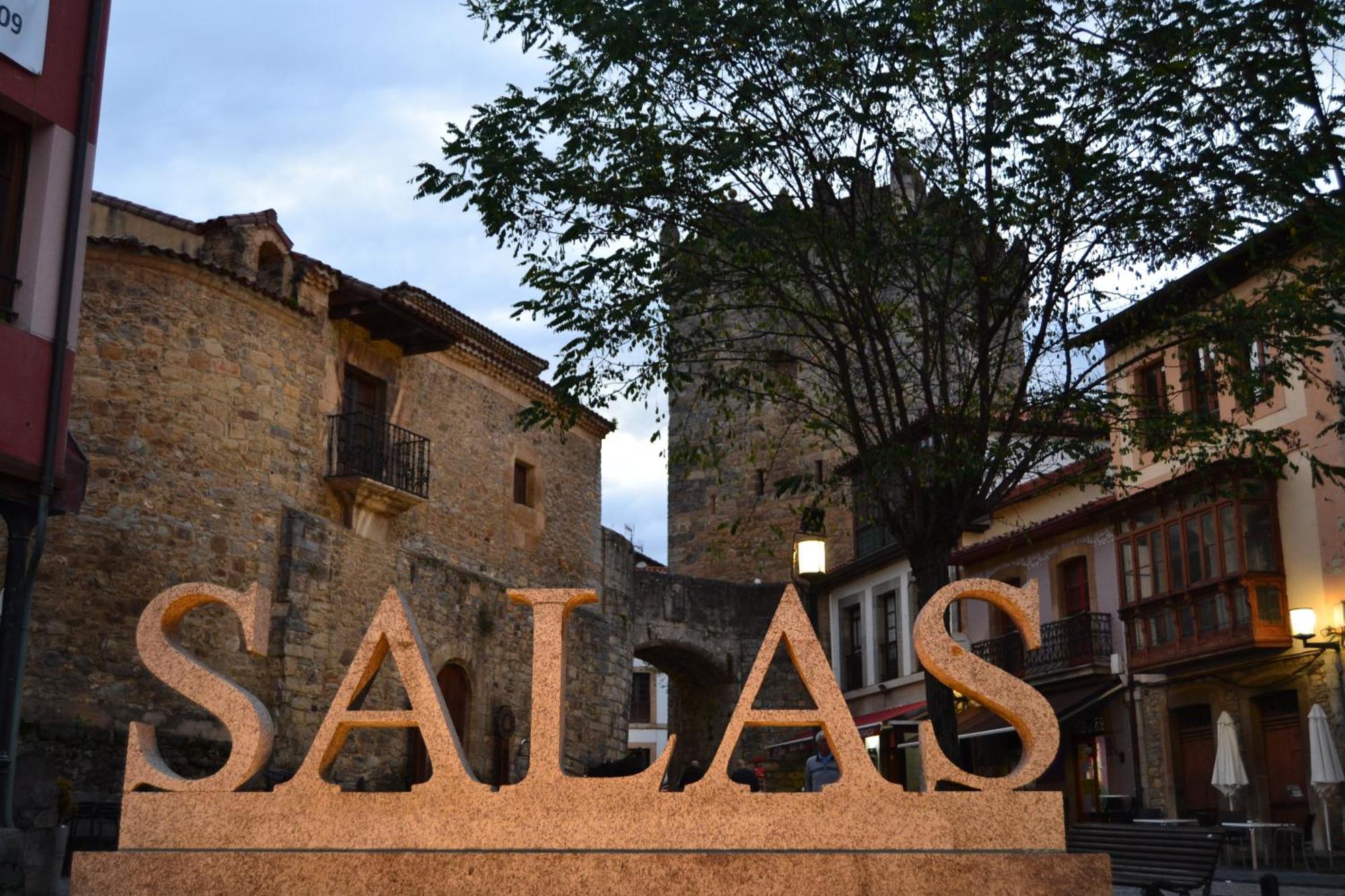 Villa De Salas Alojamientos Buitenkant foto
